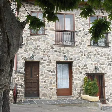 Apartamentos Turisticos Carrero Palacios de Sanabria Exterior photo